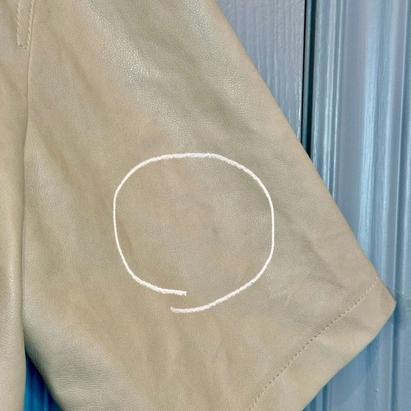 7 For All Mankind Button Up Shirt Size Medium Cream Faux Leather Oversized READ - Picture 9 of 12